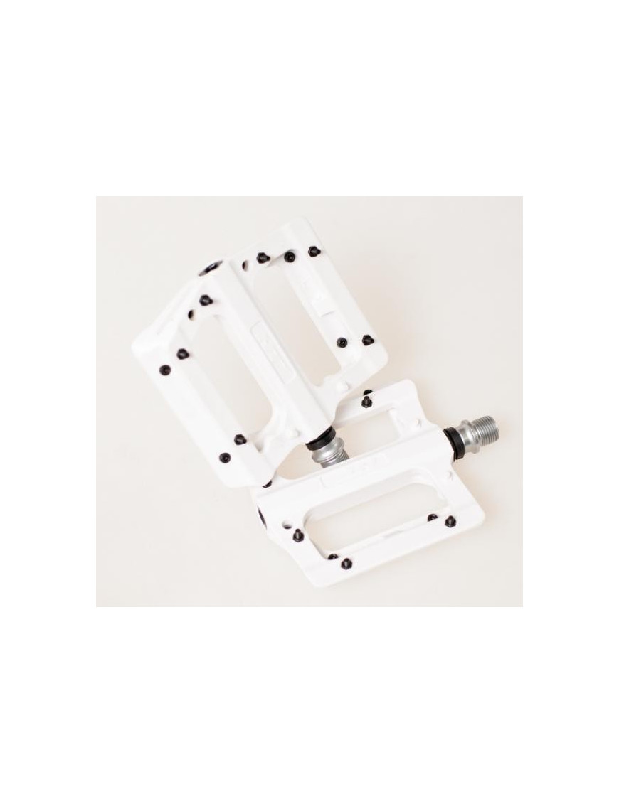 Pedal plastico eje cromo sellado